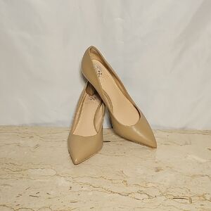 Vince Camuto Beige Tan Leather Flared 3.5" Heels Pumps EUC Size 8.5